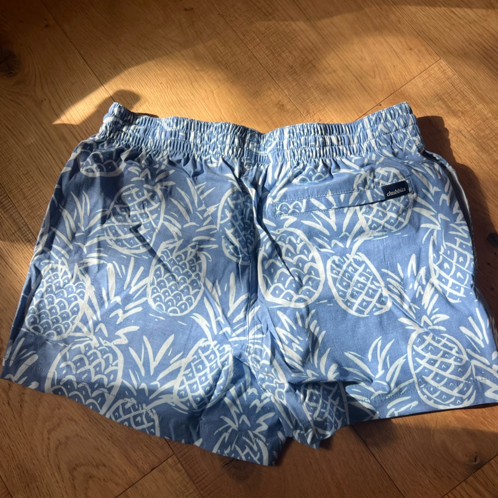 Chubbies Blue and White Pineapple Shorties Classic Swim Trunk 4” - Picture 2 of 6